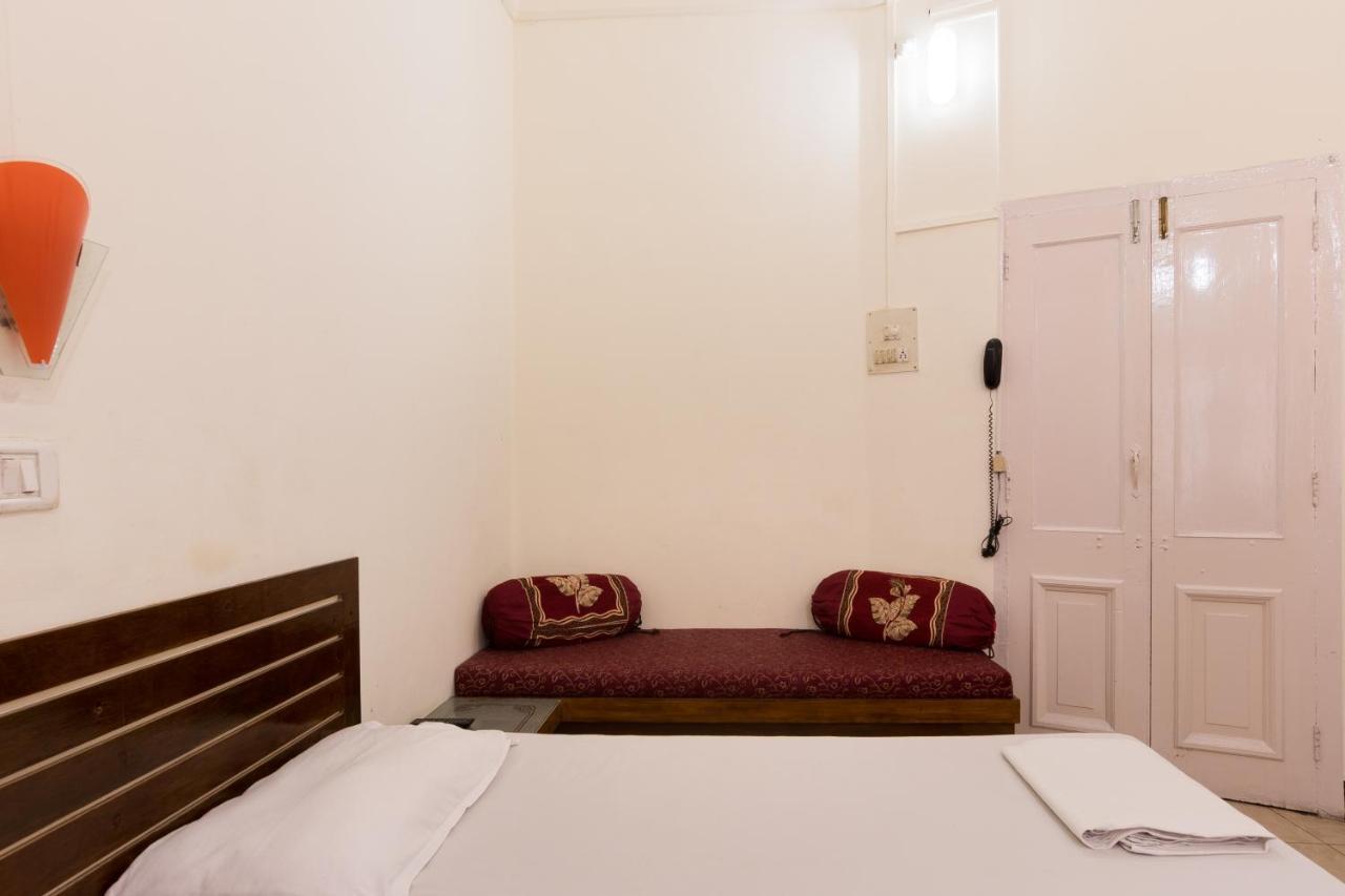 Bentleys Hotel Mumbai Exterior photo
