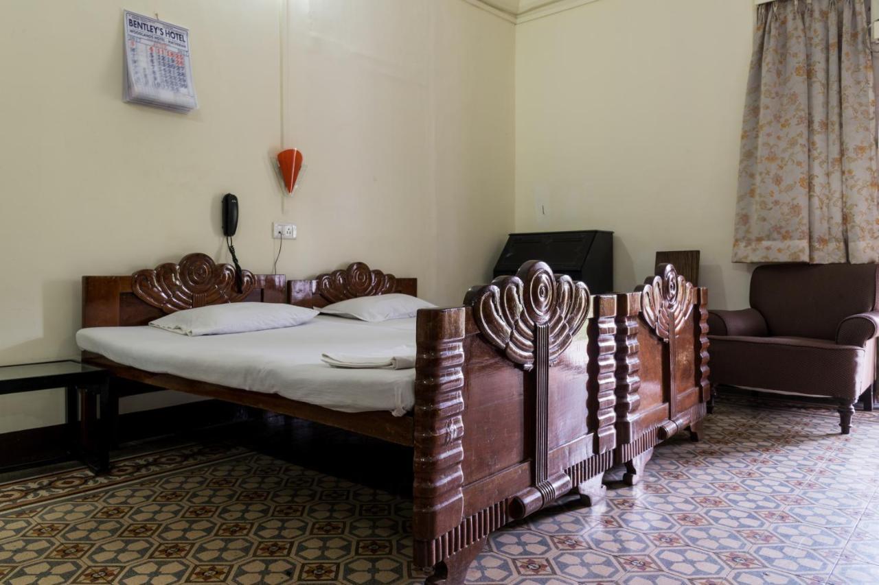 Bentleys Hotel Mumbai Exterior photo