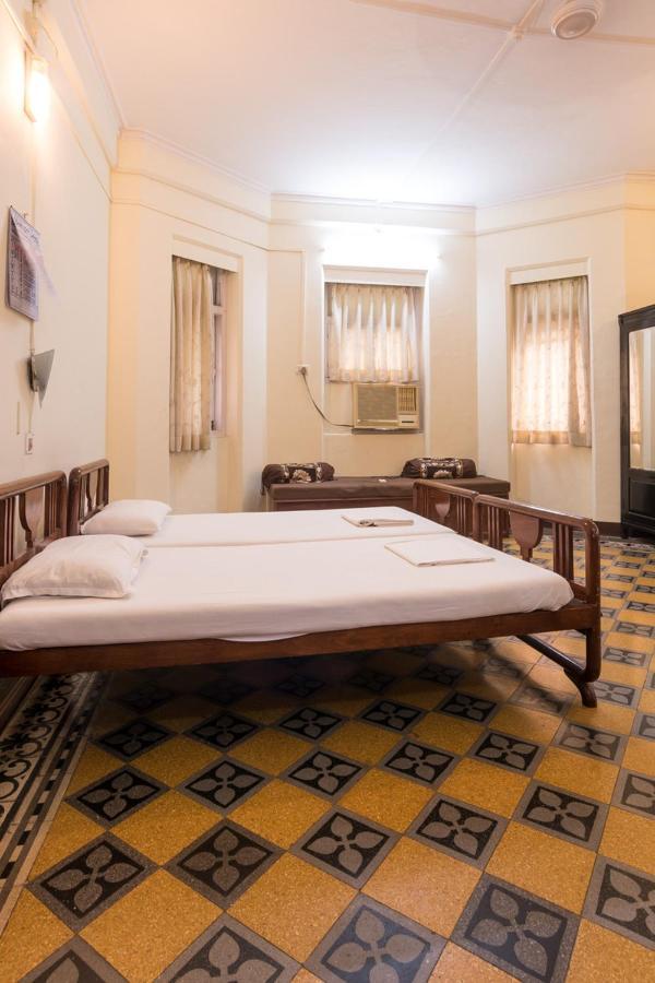 Bentleys Hotel Mumbai Exterior photo