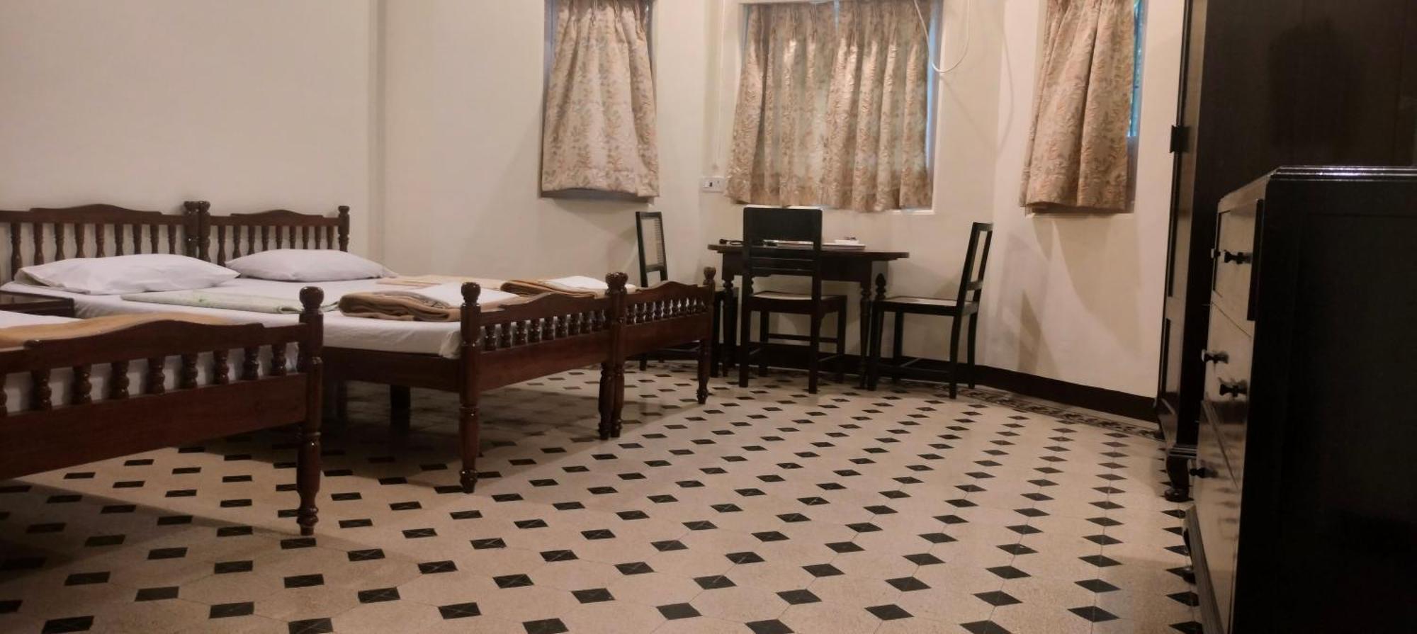 Bentleys Hotel Mumbai Exterior photo