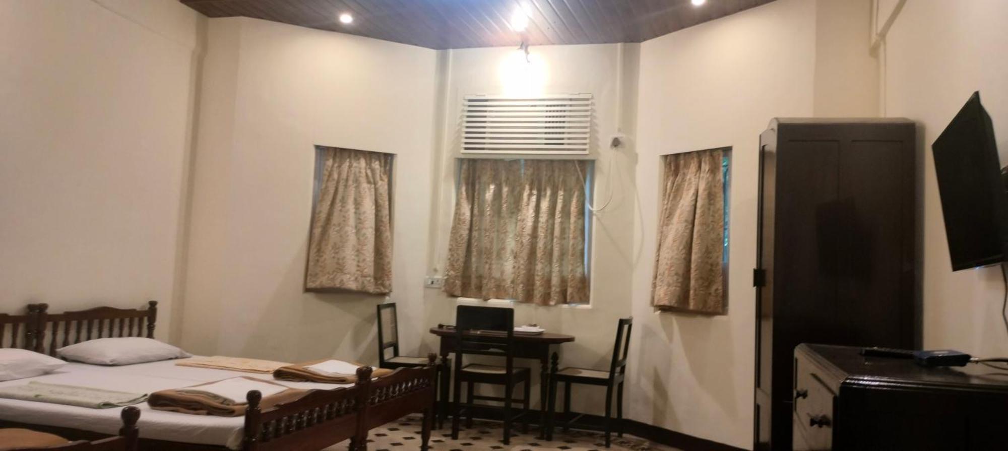 Bentleys Hotel Mumbai Exterior photo