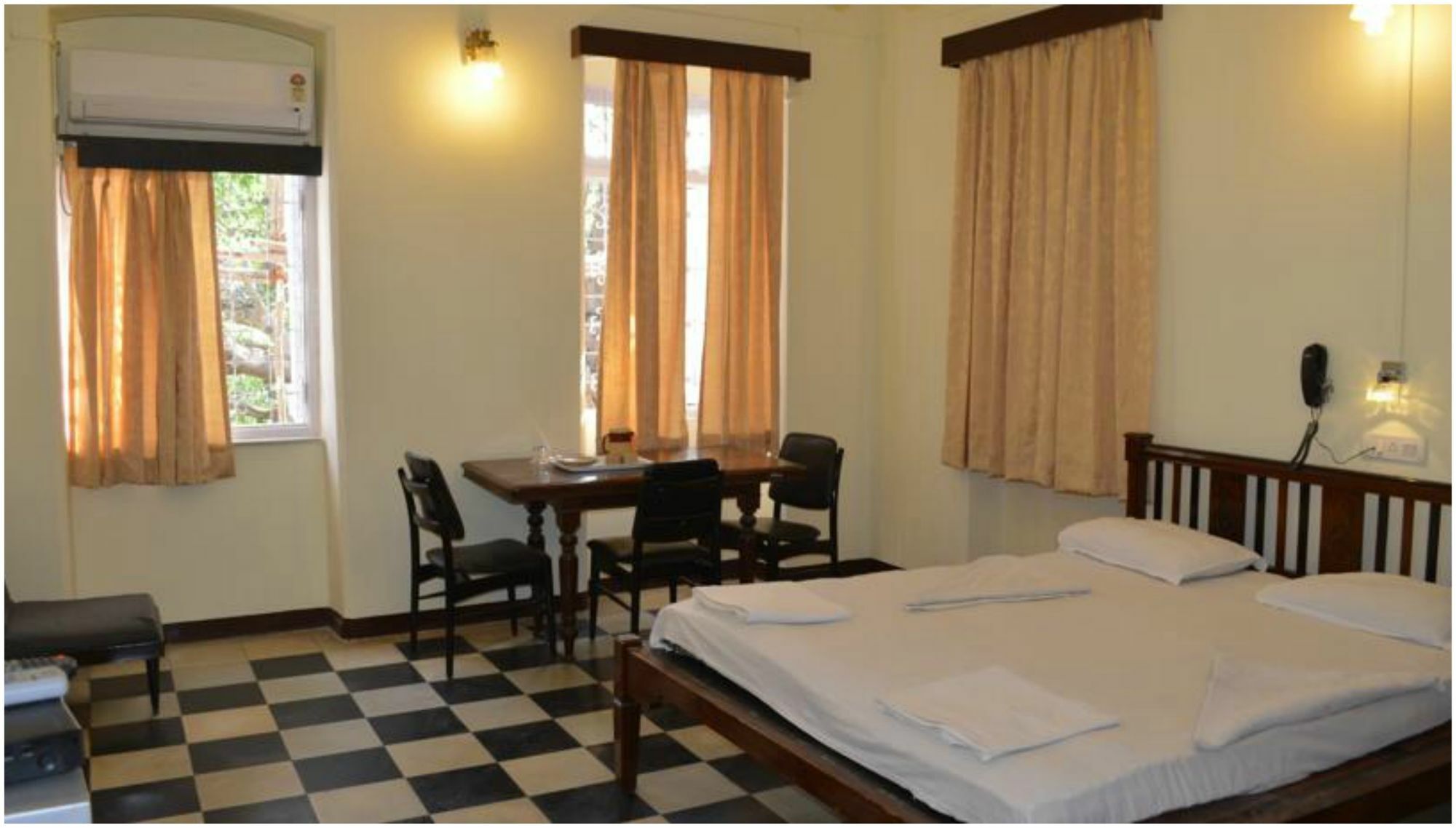 Bentleys Hotel Mumbai Exterior photo