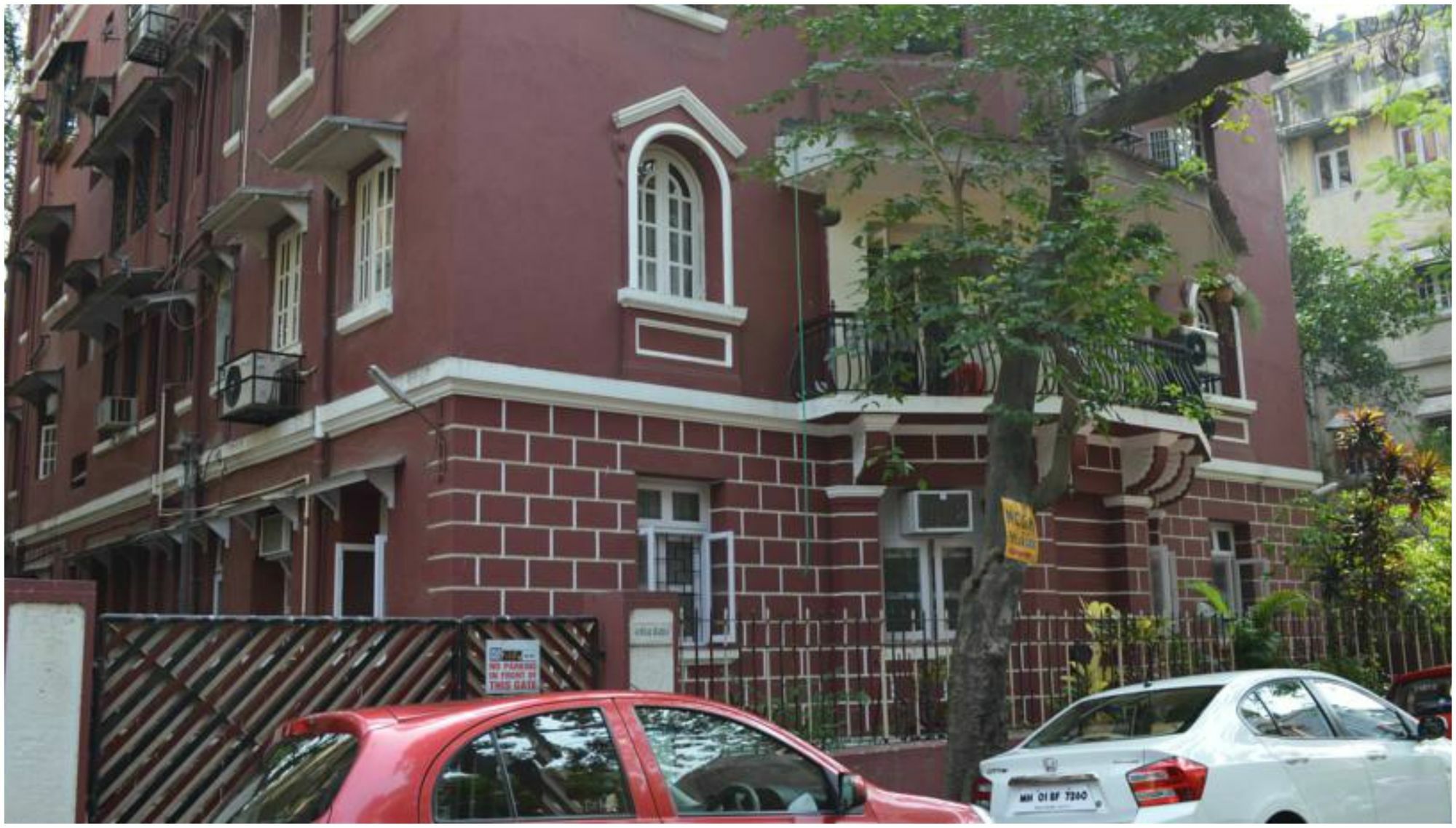 Bentleys Hotel Mumbai Exterior photo