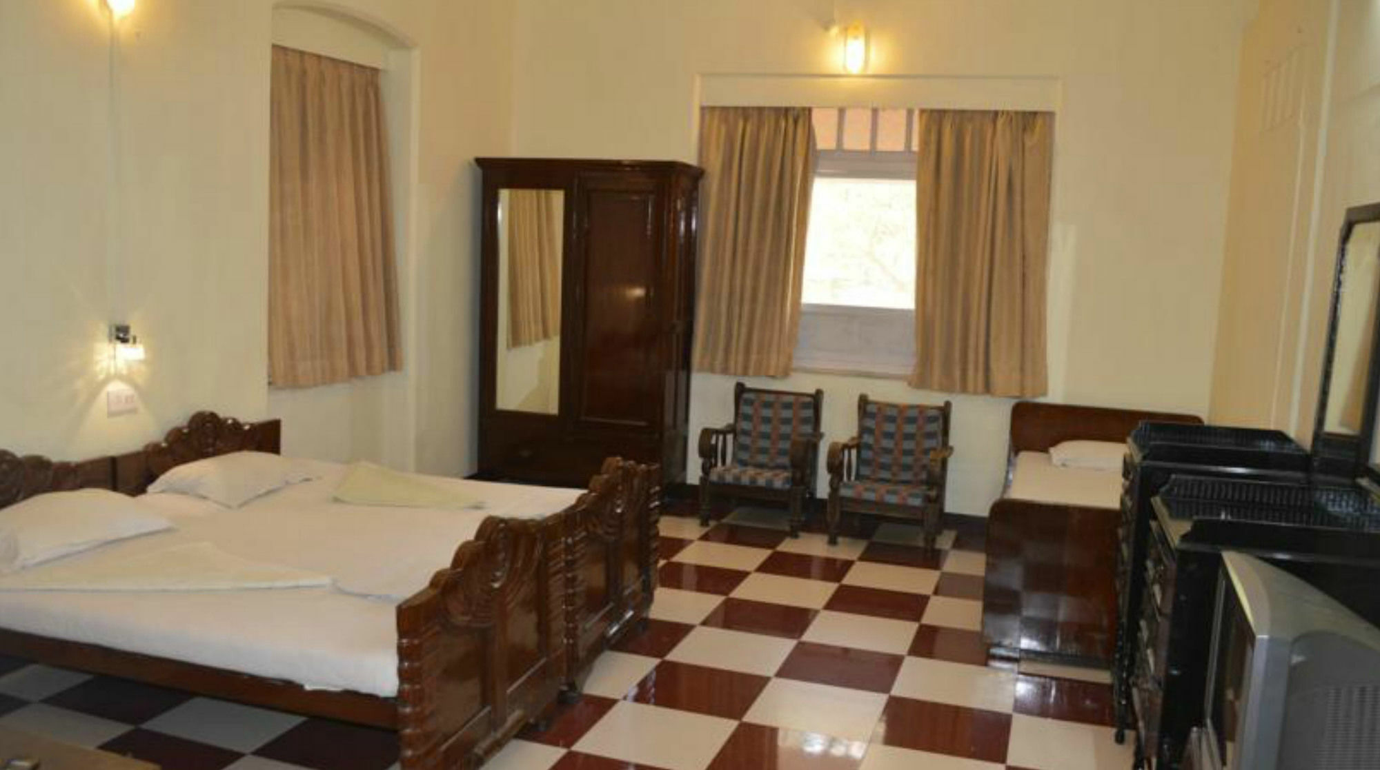 Bentleys Hotel Mumbai Exterior photo